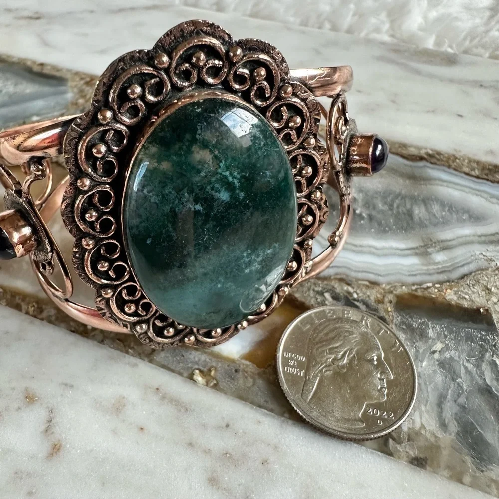 2143 Vintage Green Stone Bracelet with Intricate Design